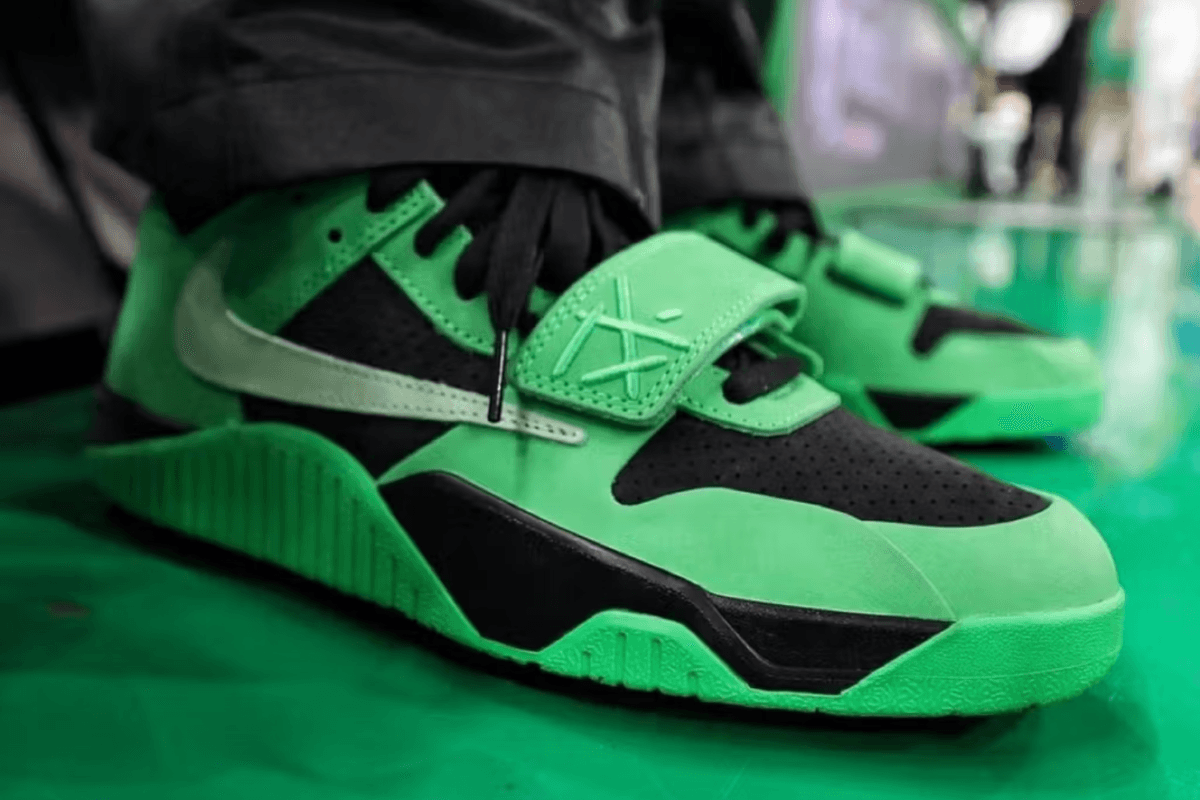 Travis Scott onthult de Jumpman Jack in een opvallende ‘Green Spark’ colorway