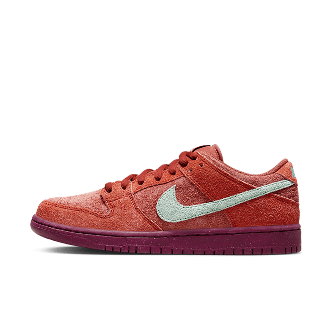 Nike SB Dunk Low 'Mystic Red' DV5429-601