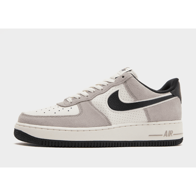 Nike Air Force 1 '07 LV8